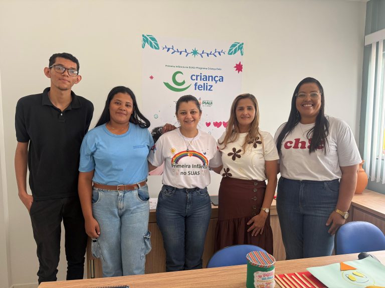 Programa Criança Feliz é tema de reunião com equipe da secretária de ação e desenvolvimento social e CRAS.