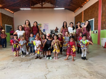 Creche Mãe Ana celebra o São João com apresentação de quadrilha das crianças