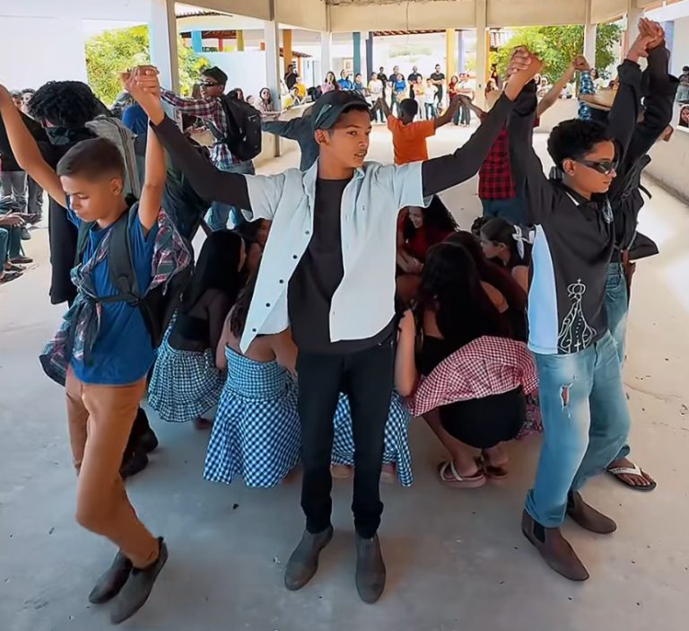 CECAC celebra o São João com apresentações de quadrilha e animação dos alunos